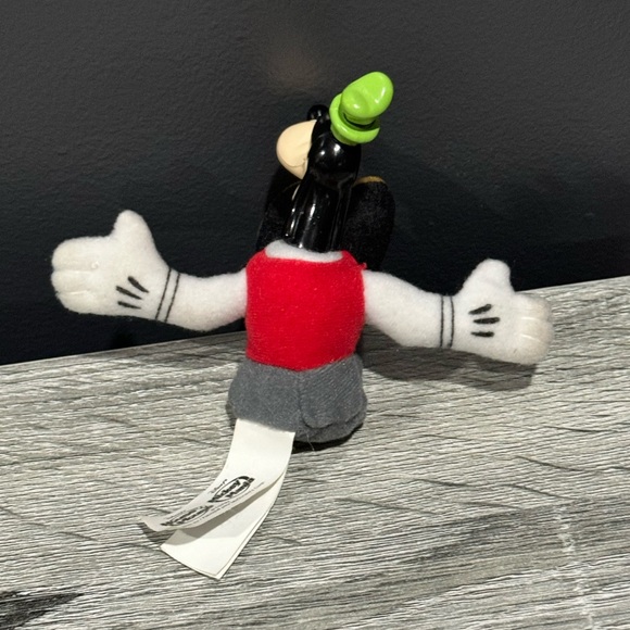 McDonald’s | Disney’s House of Mouse: Goofy (2001) - Collectible Happy Meal Toy - Picture 2 of 11